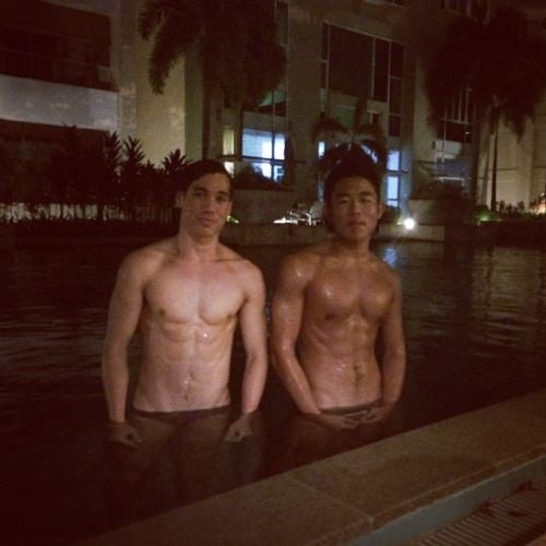 ผู้ชายพร้อมเสริฟ