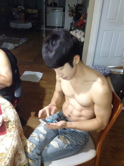 ผู้ชายพร้อมเสริฟ