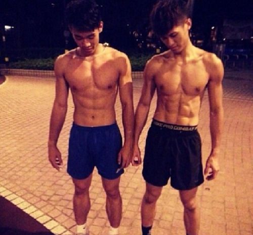 ผู้ชายพร้อมเสริฟ 2