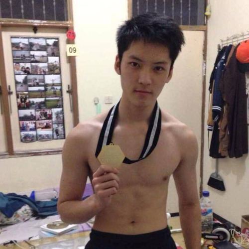 ผู้ชายพร้อมเสริฟ 2