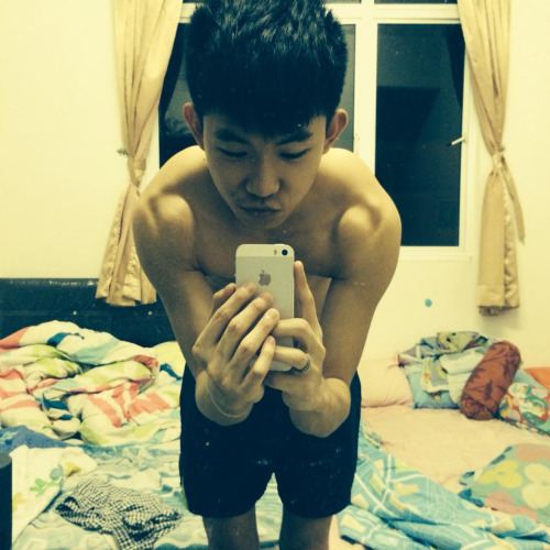 ผู้ชายพร้อมเสริฟ 2