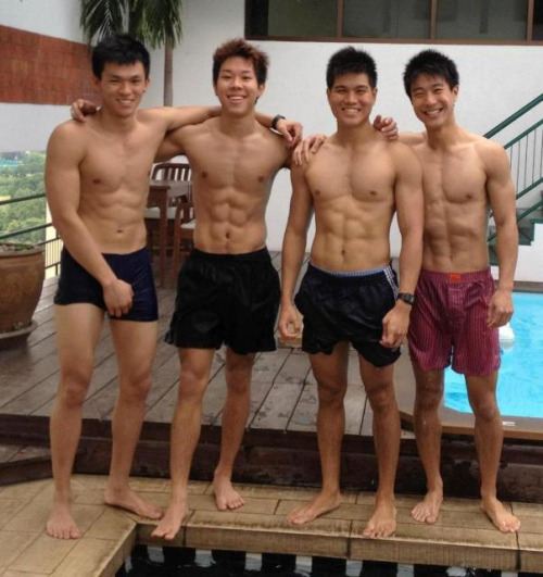 ผู้ชายพร้อมเสริฟ 2