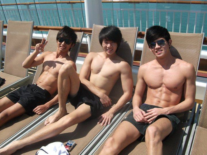 ผู้ชายพร้อมเสริฟ 2