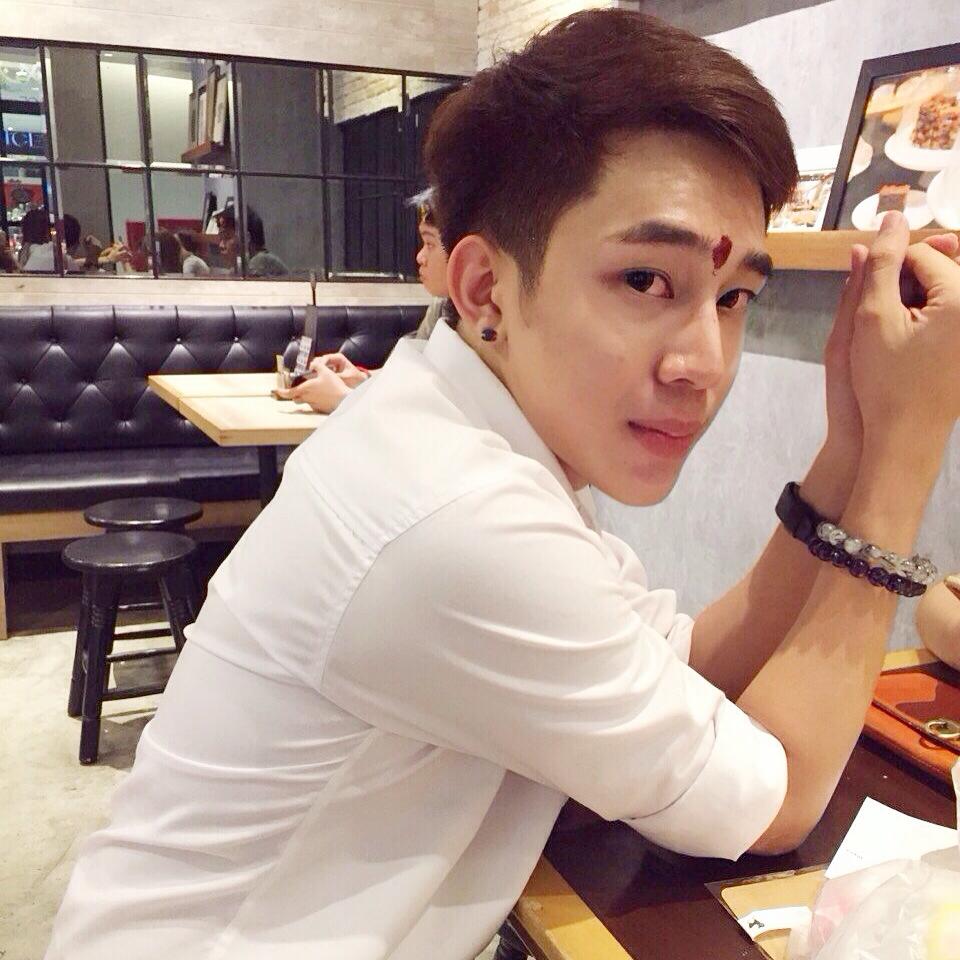 "น้องไอซ์"หนุ่มนิติจากมหาลัยมอกรุงเทพ กริ๊ดดด