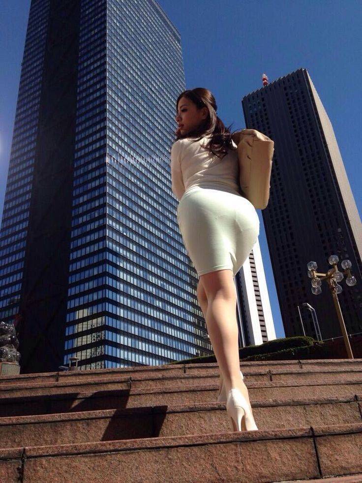 สาวๆโชว์บั้นท้ายอีกแล้ว แล้วเราจะรอช้าอยู่ทำไม ลุย...