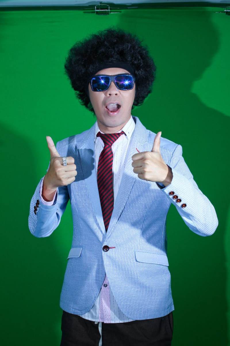 ศิลปินแห่ไปงานอาร์ตเพื่อในหลวง!! 8 มิ.ย 2558 ที่ลานลิฟท์แก้ว ชั้น 1 Central World