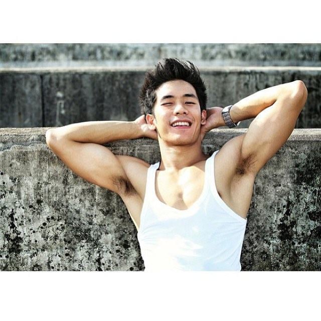 ยกมือขึ้นหน่อย น่าซุกมาก