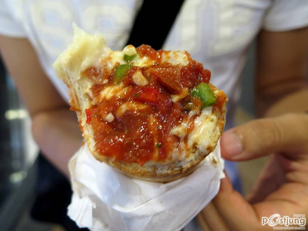 พิซซ่าโคน Konopizza ชีสเยิ้มๆ น่ากินฝุดๆ