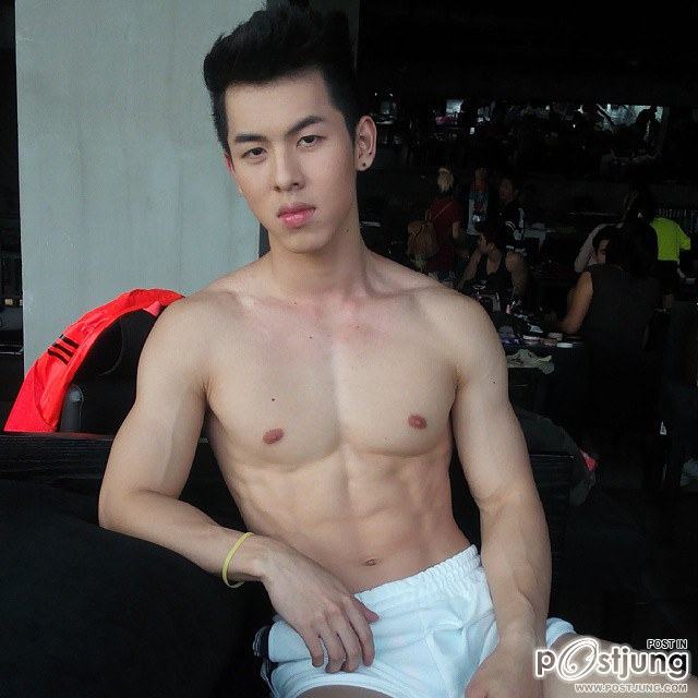 ขาวๆใสๆ @guysrs Sorrasek Thuntawee