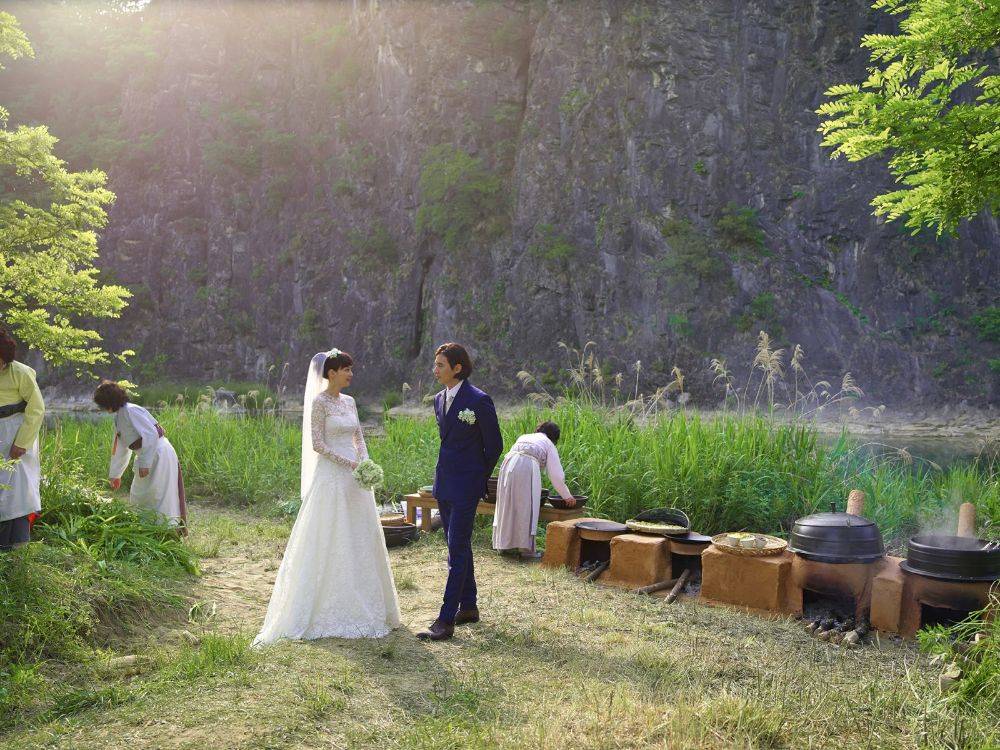 งานวิวาห์กลางป่าเขา “วอนบิน-อีนายอง” สละโสดในพิธีสุดเรียบง่าย