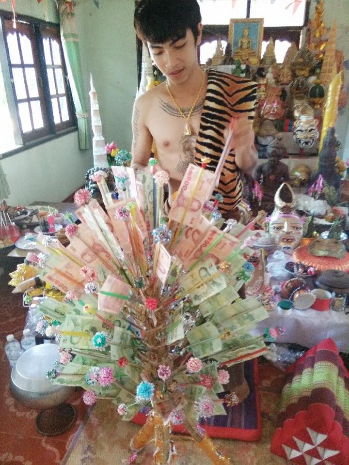ดังกระฉ่อน !   "อาจารย์ยอร์ช"  ปฏิหาริย์ อริยภูชัย