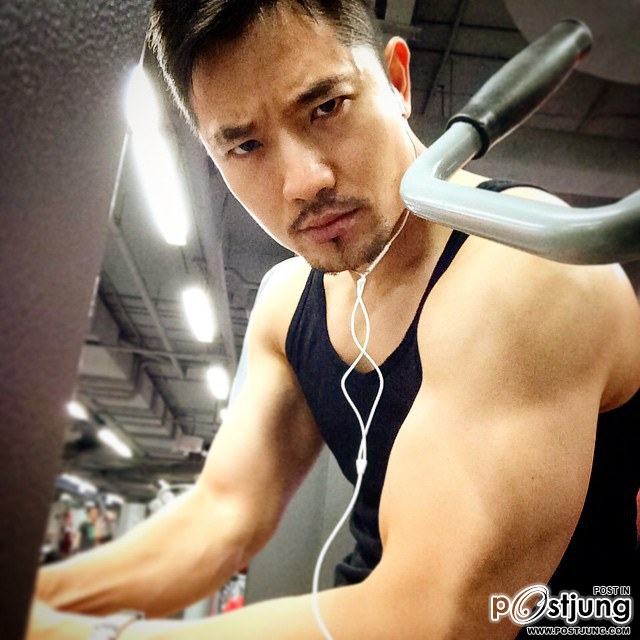 เอ็กซ์ ปิยะ วิมุกตายน (ยิ่งแก่หุ่นยิ่งแซ่บ)