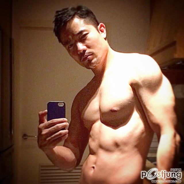 เอ็กซ์ ปิยะ วิมุกตายน (ยิ่งแก่หุ่นยิ่งแซ่บ)