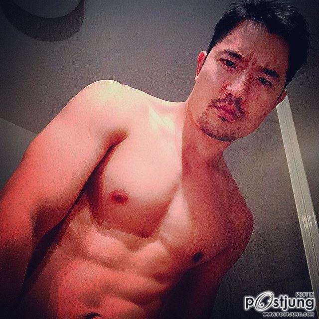 เอ็กซ์ ปิยะ วิมุกตายน (ยิ่งแก่หุ่นยิ่งแซ่บ)