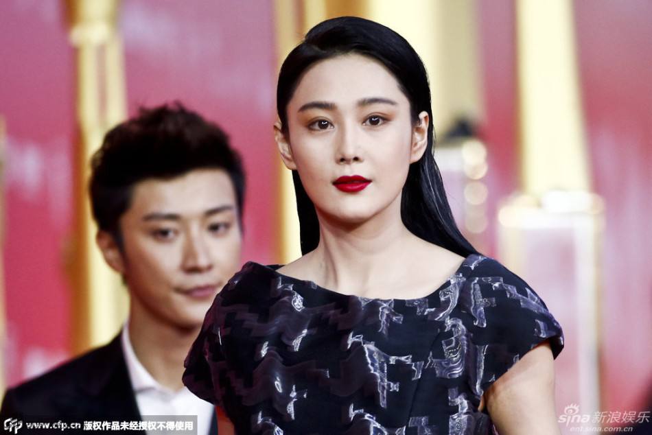 Viann Zhang ในชุดของ Carolina herrera fall 2015@งานเทศกาลภาพยนตร์นานาชาติครั้งที่ 18 Shanghai International Film Festival 2015