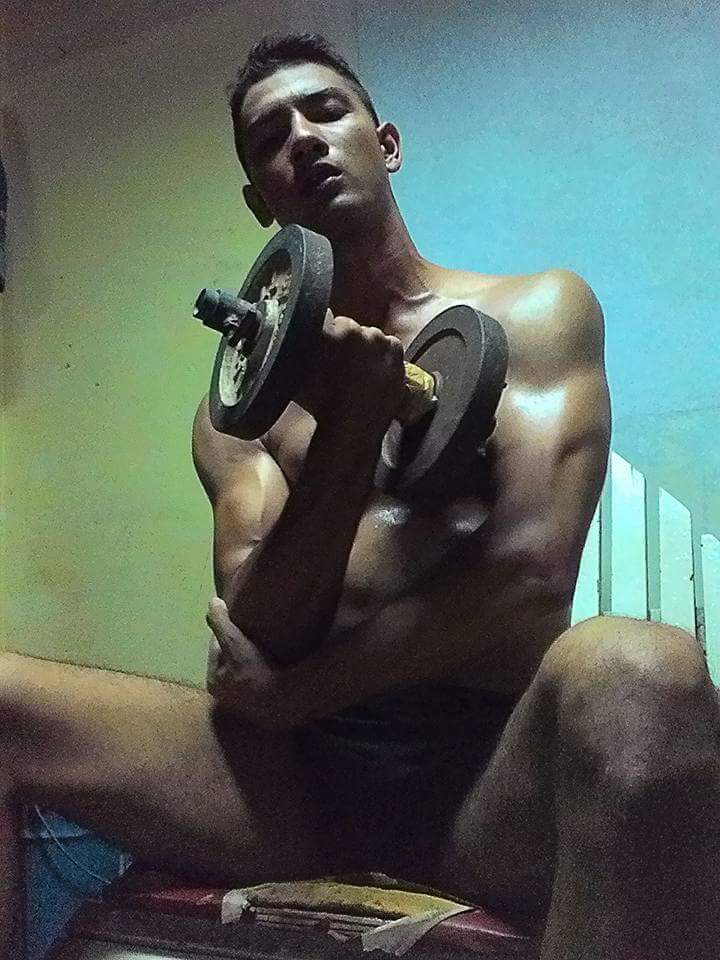 ทหารหนุ่มหุ่นล่ำ