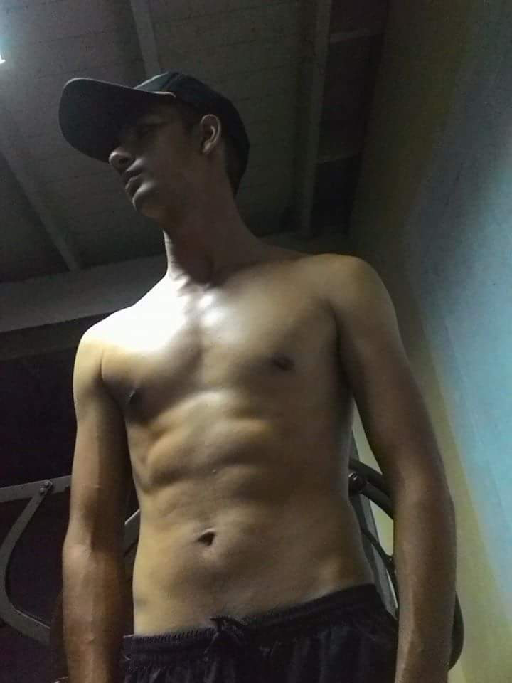 ทหารหนุ่มหุ่นล่ำ