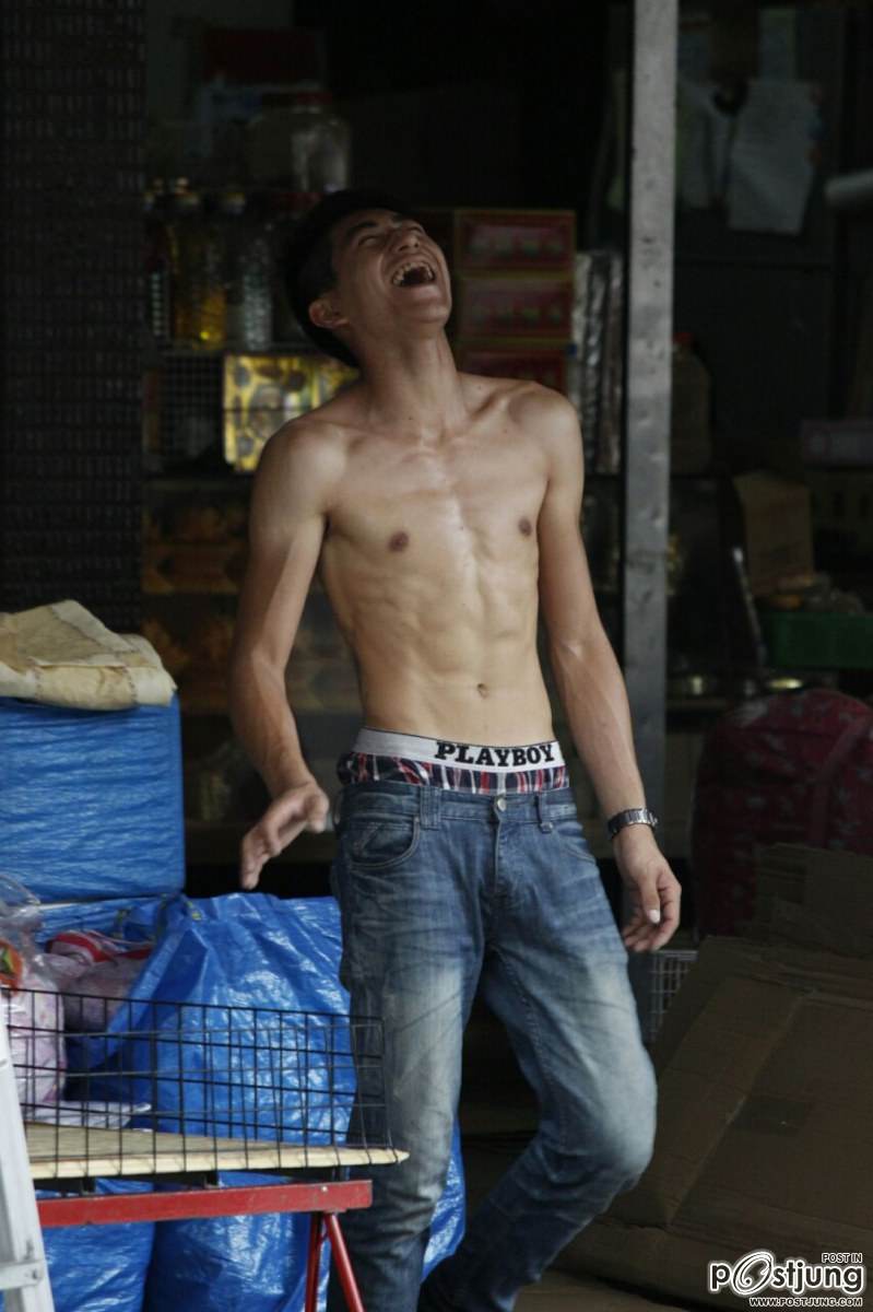 เห็นลงกันจัง...กับแรงงานคนนี้เอาภาพใหญ่ๆมาให้ชม