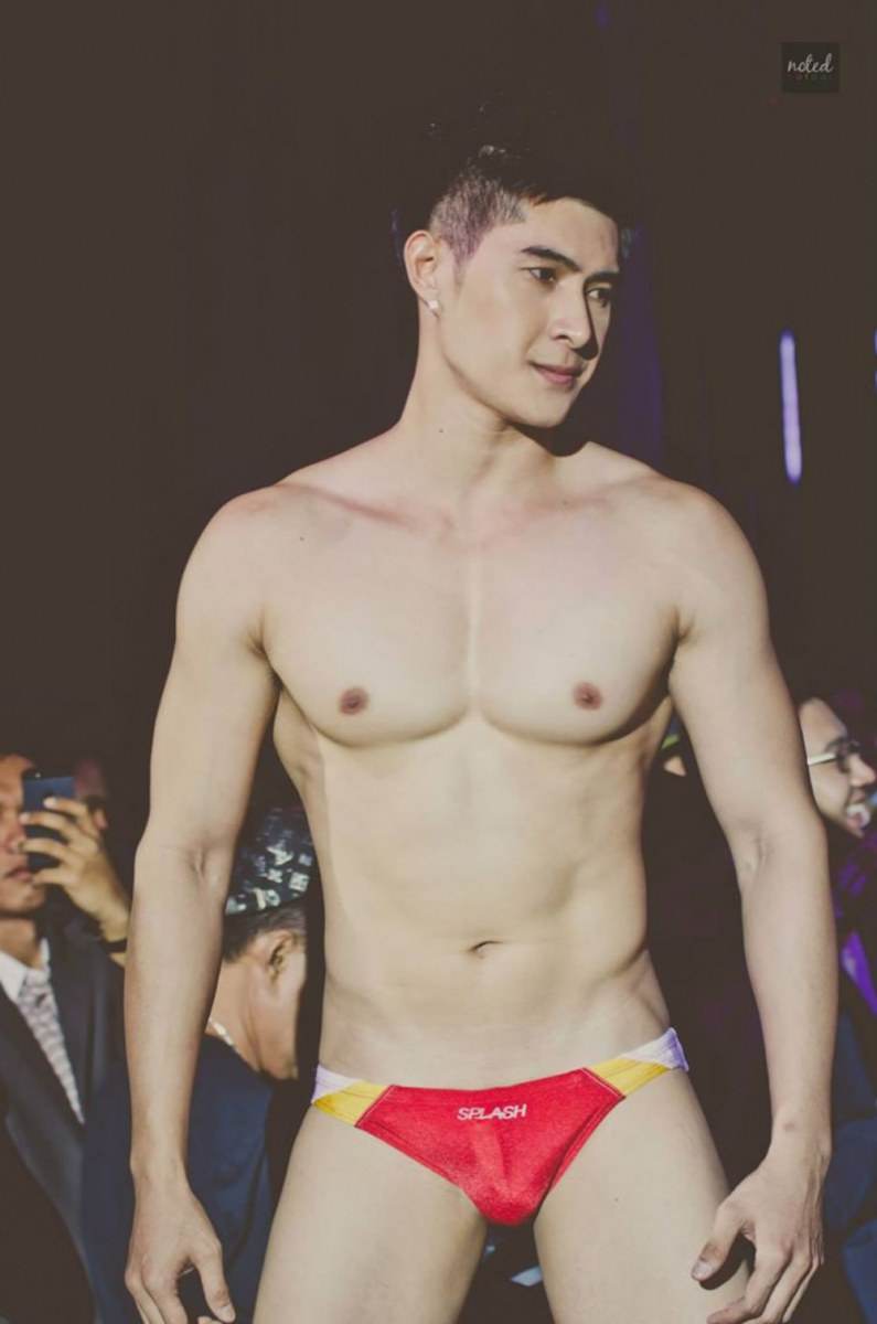 มัน-แน่น-มาก!!! เป้าบึ้ม โดดเด่น สะดุดตา กลางงานเดินแบบ No. 65