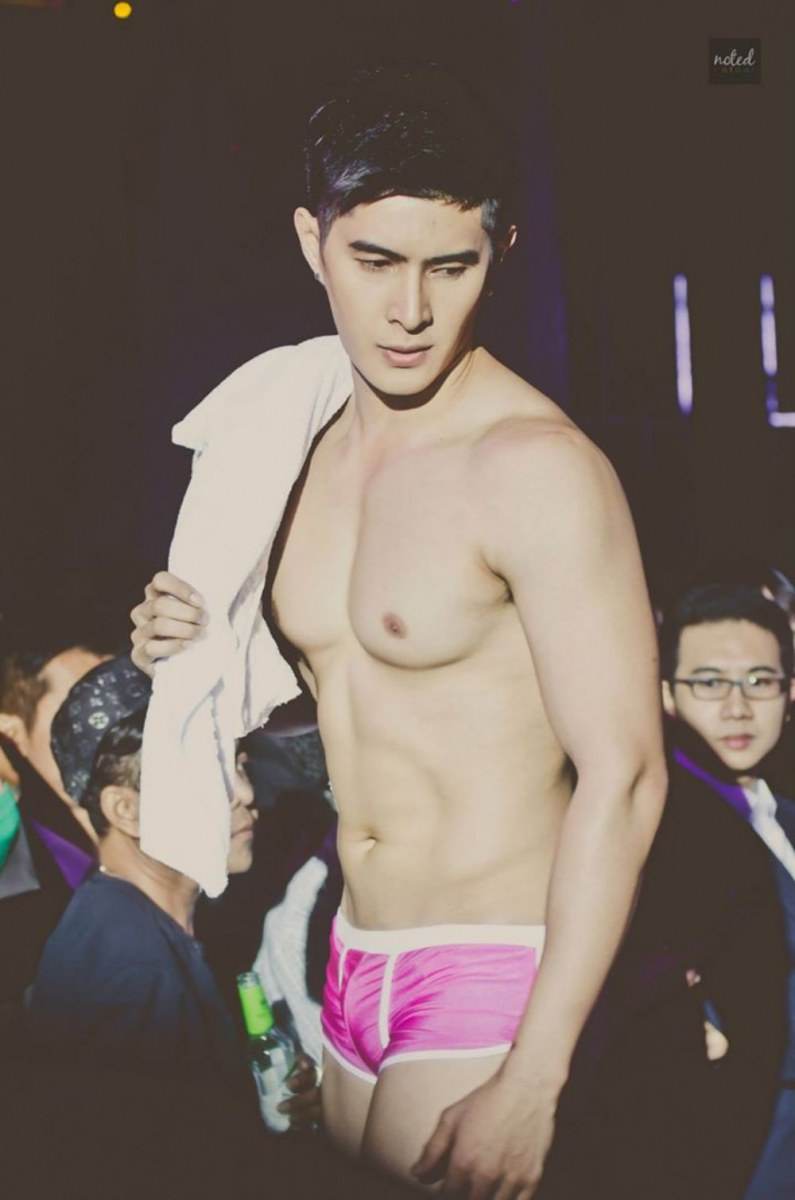 มัน-แน่น-มาก!!! เป้าบึ้ม โดดเด่น สะดุดตา กลางงานเดินแบบ No. 65