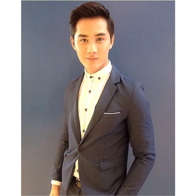 [รูปเยอะ] ต้อง ไชยวัฒน์ ผายสุวรรณ พระเอกละครพื้นบ้านหน้าใหม่ ประเดิมละคร"แก้วหน้าม้า" (แอบล่ำนิดๆ)