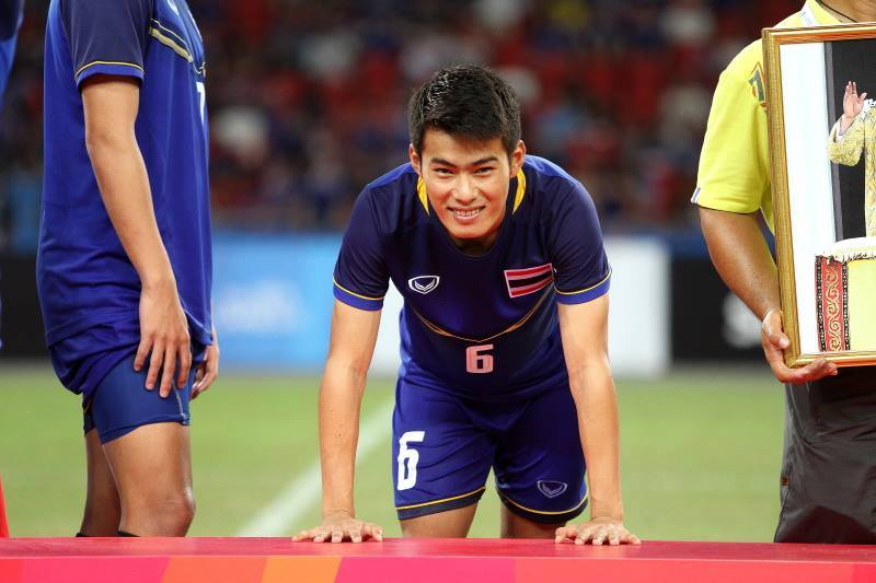[รูปเยอะ] ร่วมให้กำลังใจ สารัช อยู่เย็น กัปตันทีมชาติไทย หลังได้รับบาดเจ็บระหว่างแข่งขัน (ถ้าไม่ใหญ่จริงคงไม่ได้เป็นกัปตันทีม....อิอิ)