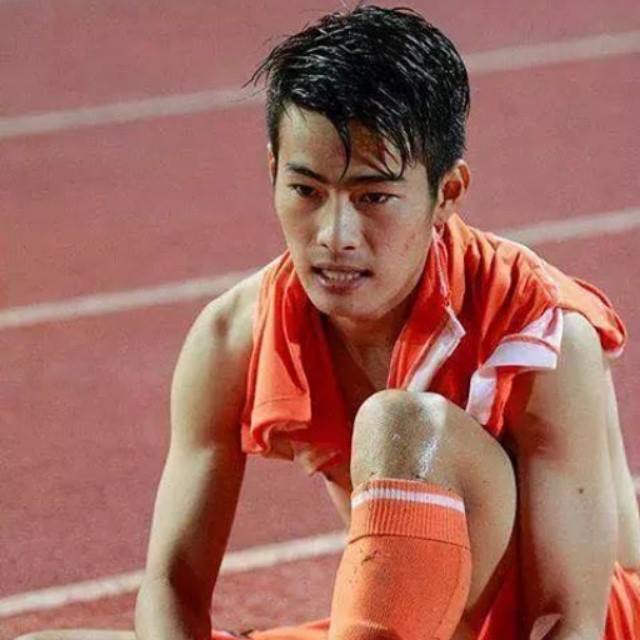 [รูปเยอะ] ร่วมให้กำลังใจ สารัช อยู่เย็น กัปตันทีมชาติไทย หลังได้รับบาดเจ็บระหว่างแข่งขัน (ถ้าไม่ใหญ่จริงคงไม่ได้เป็นกัปตันทีม....อิอิ)