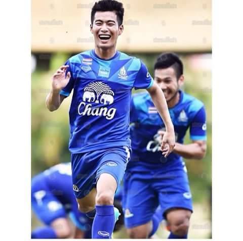 [รูปเยอะ] ร่วมให้กำลังใจ สารัช อยู่เย็น กัปตันทีมชาติไทย หลังได้รับบาดเจ็บระหว่างแข่งขัน (ถ้าไม่ใหญ่จริงคงไม่ได้เป็นกัปตันทีม....อิอิ)