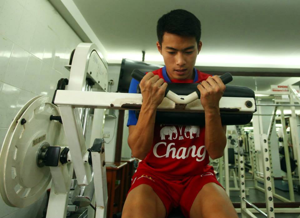 [รูปเยอะ] ร่วมให้กำลังใจ สารัช อยู่เย็น กัปตันทีมชาติไทย หลังได้รับบาดเจ็บระหว่างแข่งขัน (ถ้าไม่ใหญ่จริงคงไม่ได้เป็นกัปตันทีม....อิอิ)