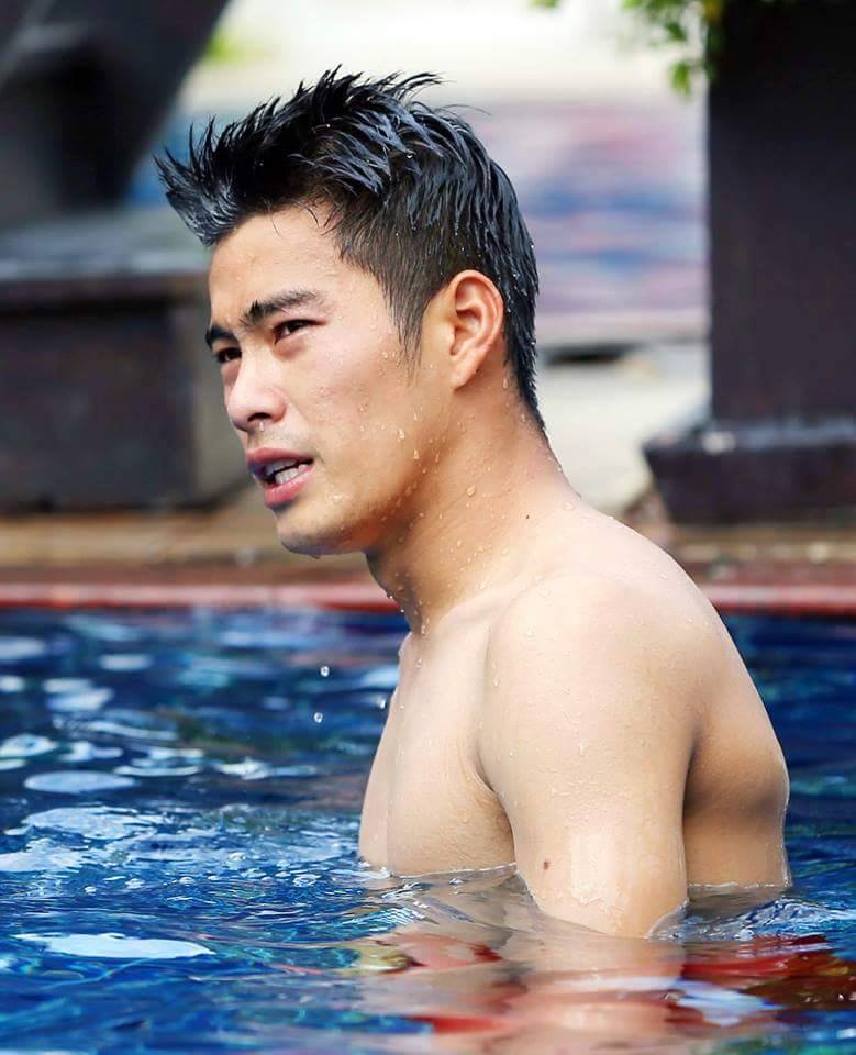 [รูปเยอะ] ร่วมให้กำลังใจ สารัช อยู่เย็น กัปตันทีมชาติไทย หลังได้รับบาดเจ็บระหว่างแข่งขัน (ถ้าไม่ใหญ่จริงคงไม่ได้เป็นกัปตันทีม....อิอิ)