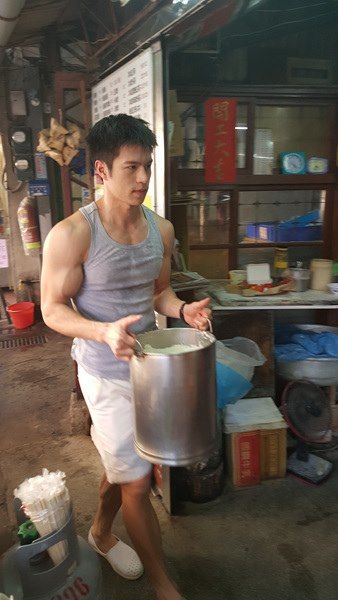 หนุ่มขายน้ำเต้าหู้หล่อแซ่บ