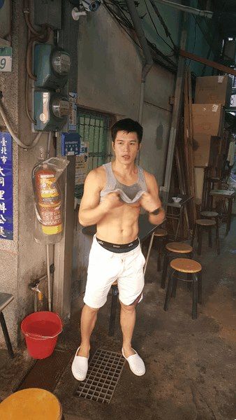 หนุ่มขายน้ำเต้าหู้หล่อแซ่บ