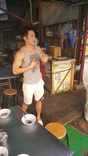 หนุ่มขายน้ำเต้าหู้หล่อแซ่บ