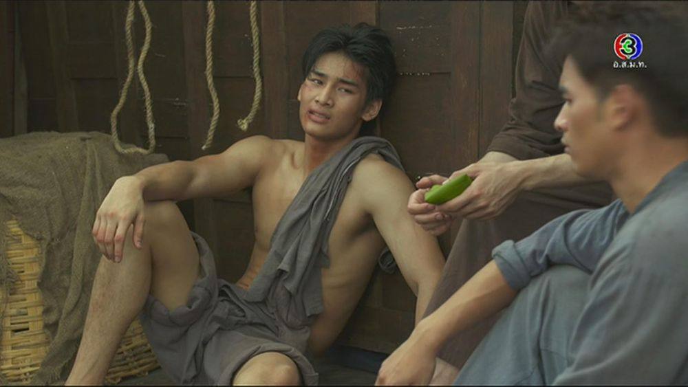 มีตอนหนุ่มๆแบบนี้ด้วยหรือตาเบิ่งแท้ มีจักตอนนะ....มักเบิ่งหนังวัยรุ่นแบบนี้ //กระทิง//