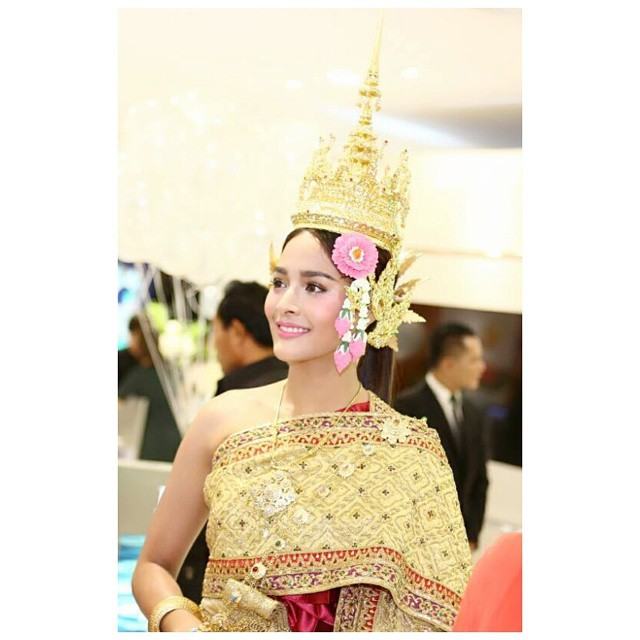 &ldquo;ปุ๊กลุ๊ก ฝนทิพย์&rdquo; ในงานเปิดห้างโตคิว ณ ห้างพาราไดซ์ พาร์ค ในชุดไทยสวยสง่าเเบบไทยปังมาก!!