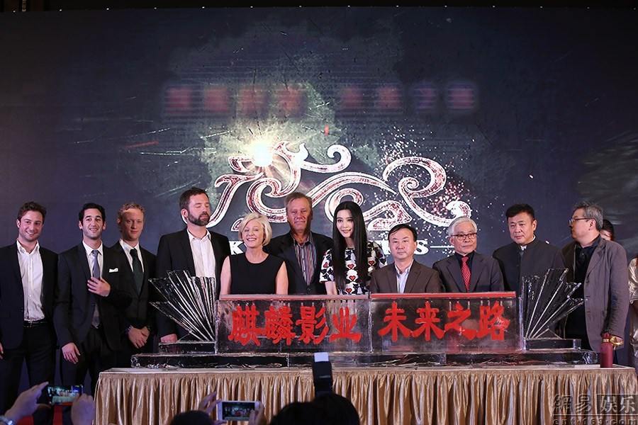 Fan Bing Bing ในชุดของดีไซน์เนอร์จีน Who Wears What  @Kylin Pictures press conference during the 18th Shanghai International Film Festival
