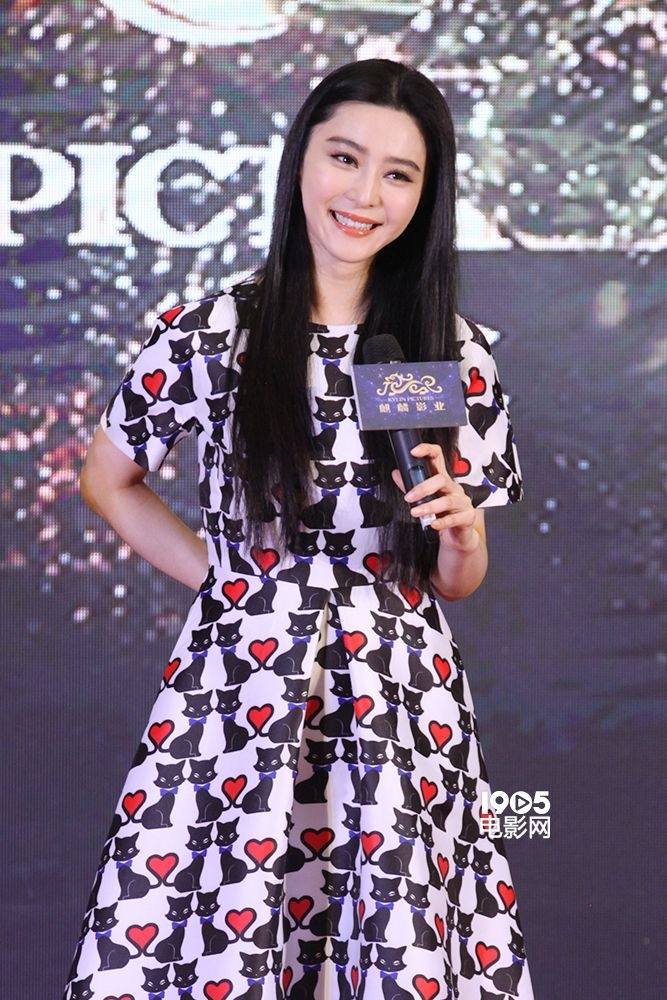 Fan Bing Bing ในชุดของดีไซน์เนอร์จีน Who Wears What  @Kylin Pictures press conference during the 18th Shanghai International Film Festival