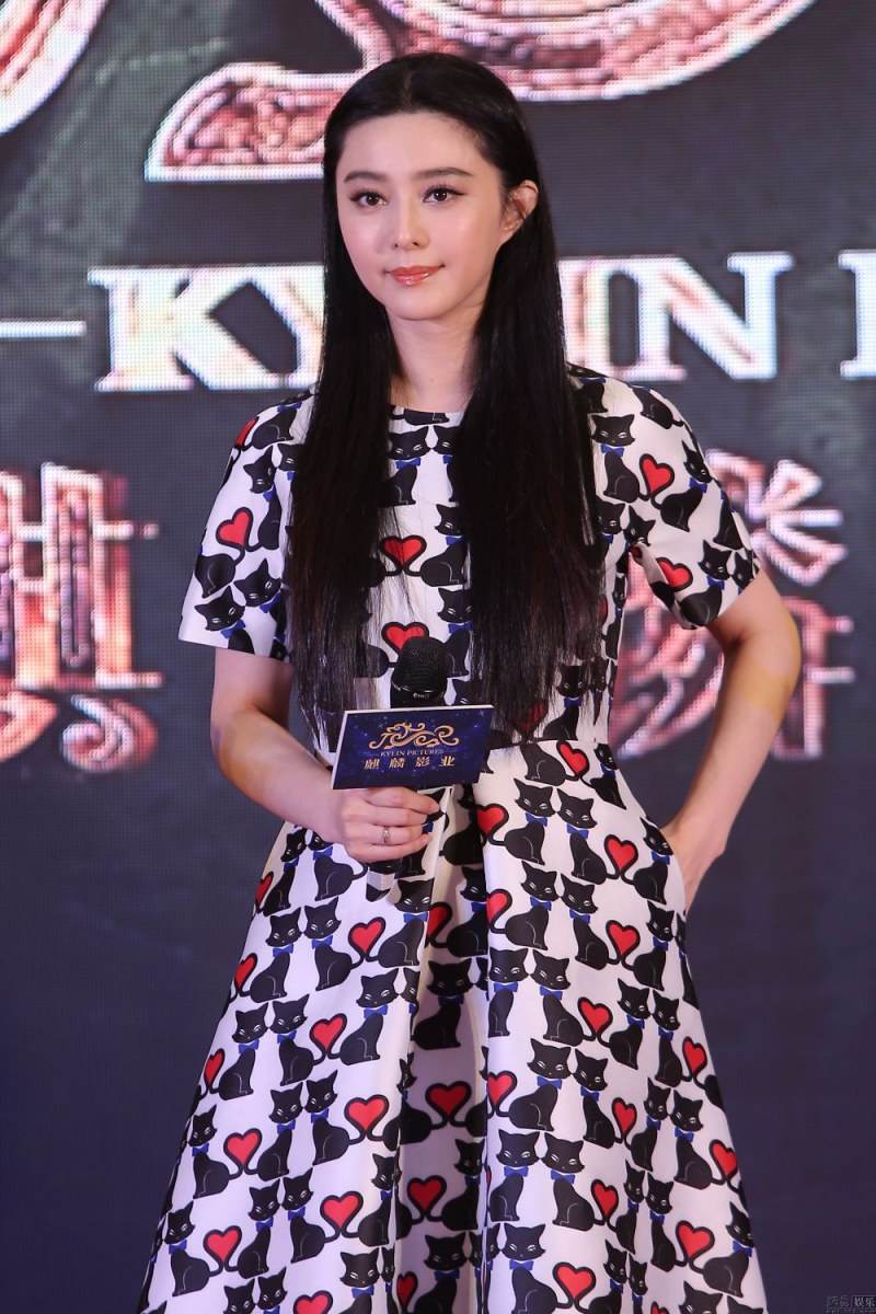 Fan Bing Bing ในชุดของดีไซน์เนอร์จีน Who Wears What  @Kylin Pictures press conference during the 18th Shanghai International Film Festival