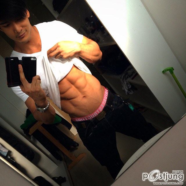 หุ่นแน่นๆ ต๊อบ ชัยวัฒน์ IG@TOB_CHAIWAT