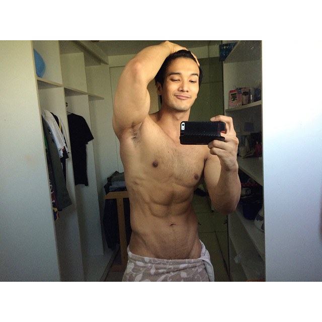 หุ่นแน่นๆ ต๊อบ ชัยวัฒน์ IG@TOB_CHAIWAT
