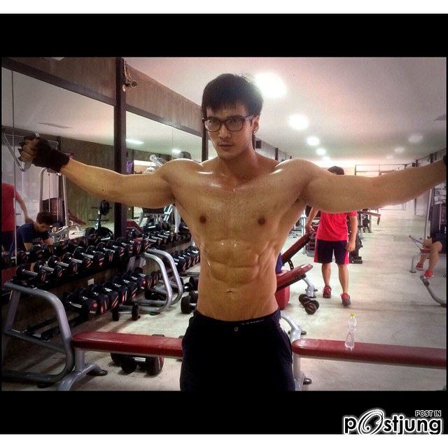 หุ่นแน่นๆ ต๊อบ ชัยวัฒน์ IG@TOB_CHAIWAT