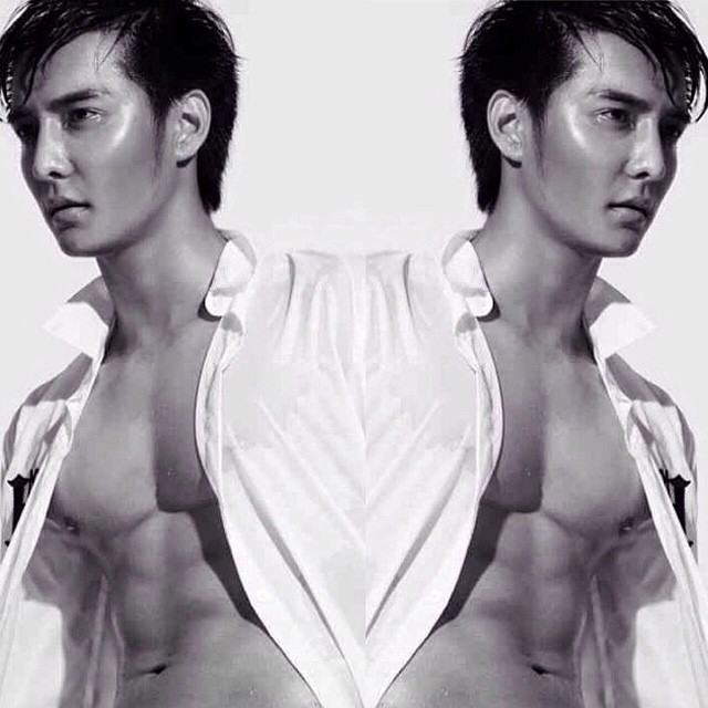 เห็นแล้วใจมันสั่น!!!...พิธีกรรายการวัยรุ่น โชว์กล้ามแน่นกับกางเกงว่ายน้ำ ท่า"ถลกขา"