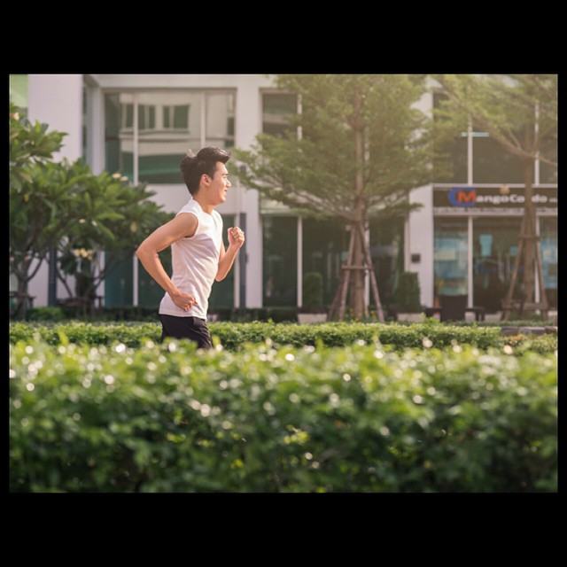 ช็อตเด็ด! นายแบบโฆษณาสินค้าดัง โชว์ใส่กางเกงในตัวเล็กจิ๋วโพสวอนเน็ต กับภาพนุ่งผ้าขนหนูแบบพร้อมถอด