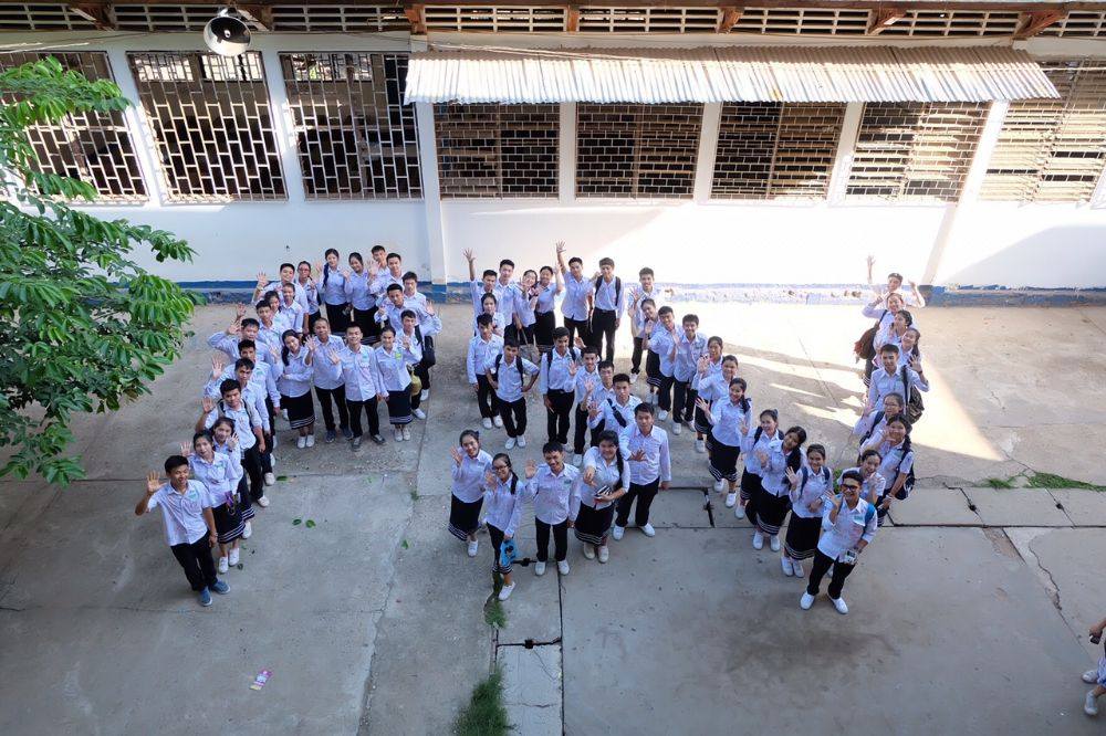 นักเรียน ม.7 ร.ร พอนสะหวัน ลาว