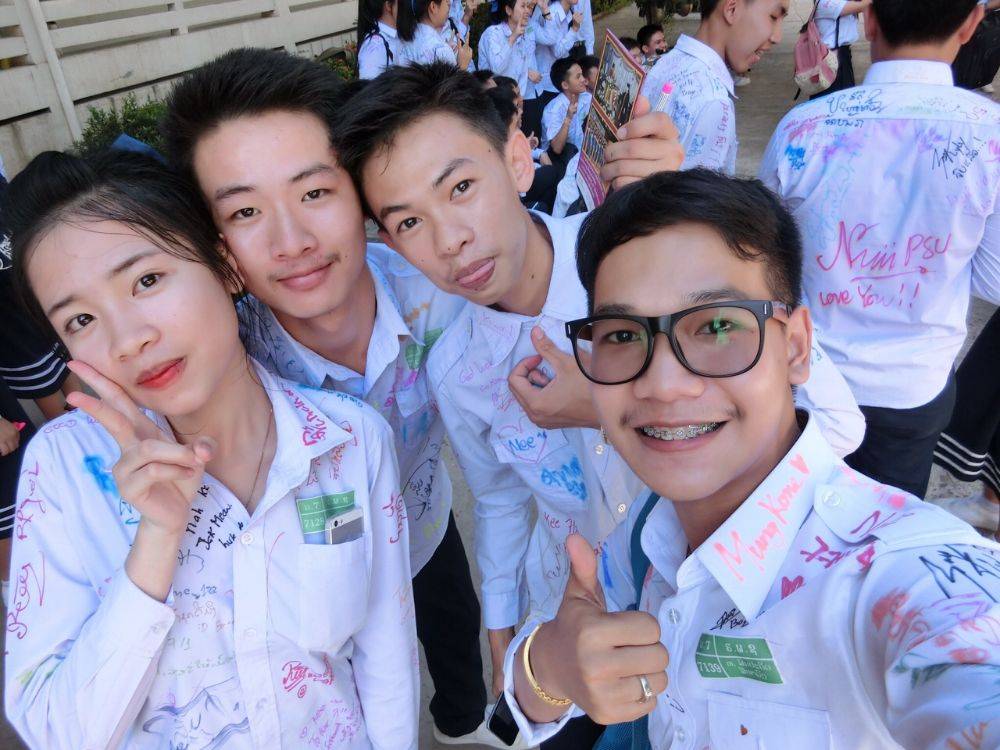 นักเรียน ม.7 ร.ร พอนสะหวัน ลาว