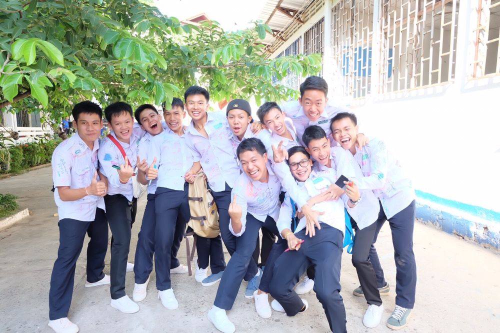 นักเรียน ม.7 ร.ร พอนสะหวัน ลาว
