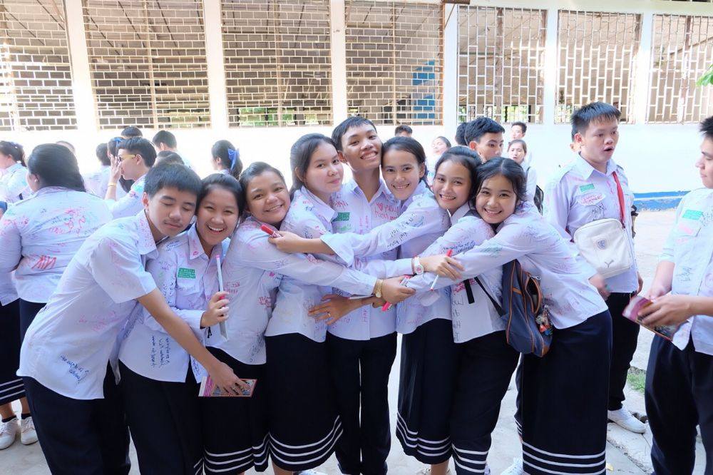 นักเรียน ม.7 ร.ร พอนสะหวัน ลาว