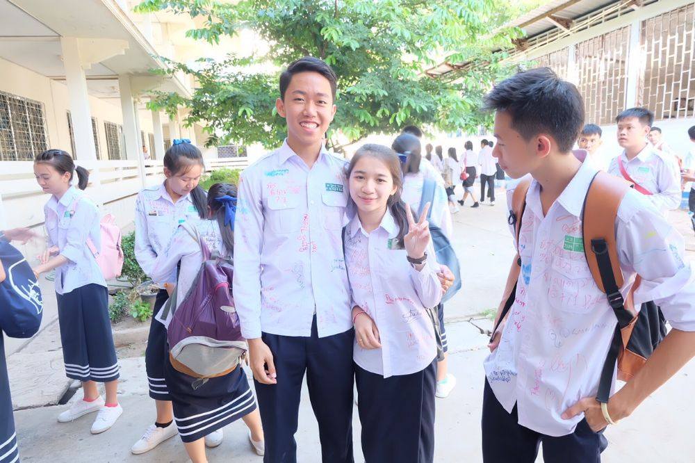 นักเรียน ม.7 ร.ร พอนสะหวัน ลาว