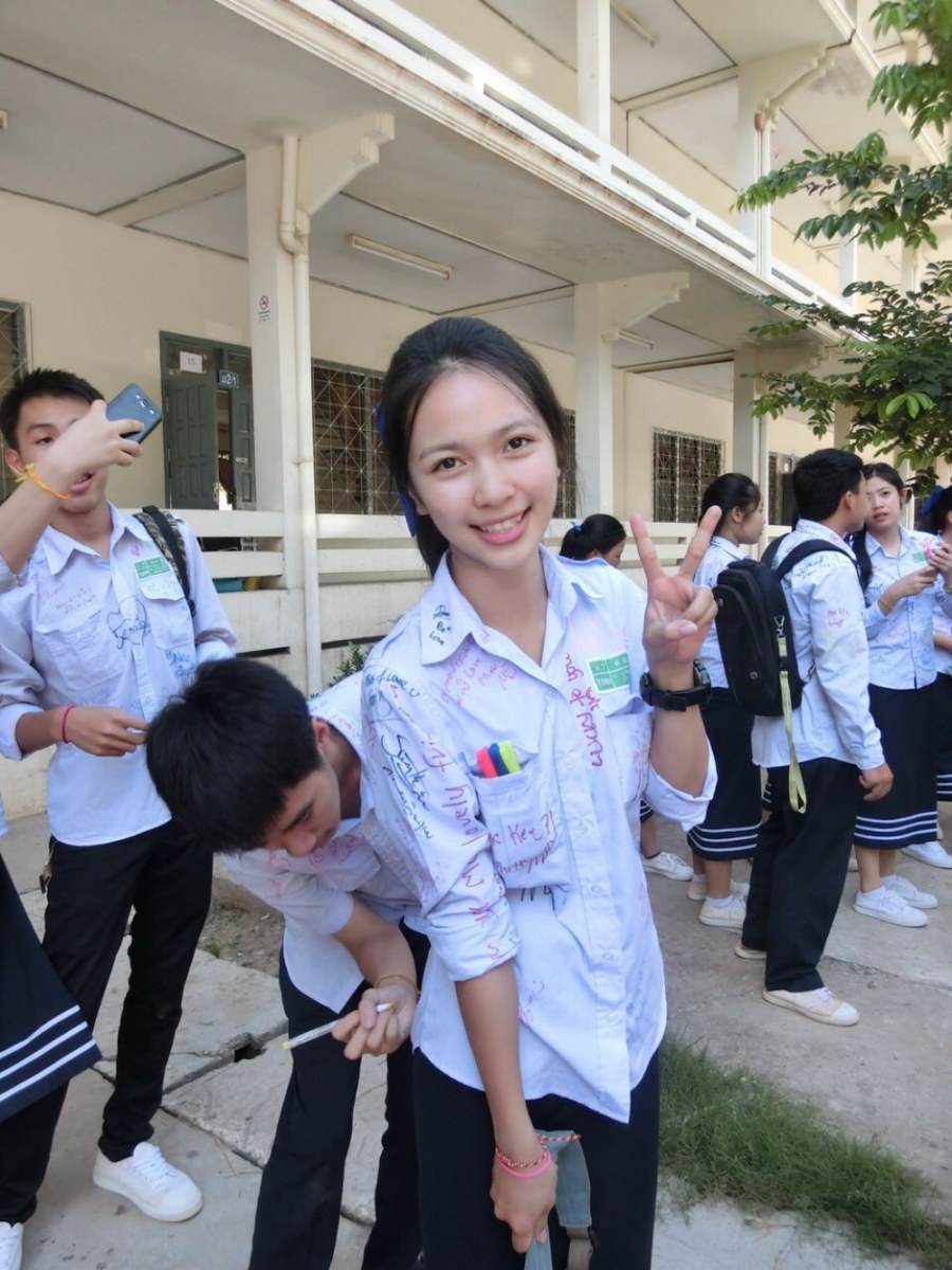 นักเรียน ม.7 ร.ร พอนสะหวัน ลาว