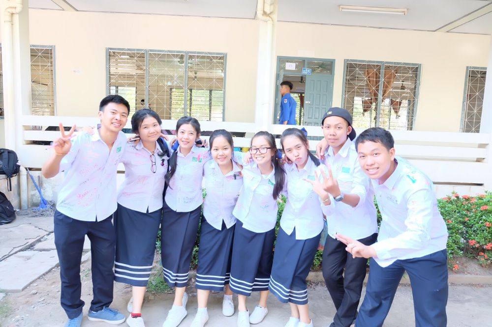นักเรียน ม.7 ร.ร พอนสะหวัน ลาว